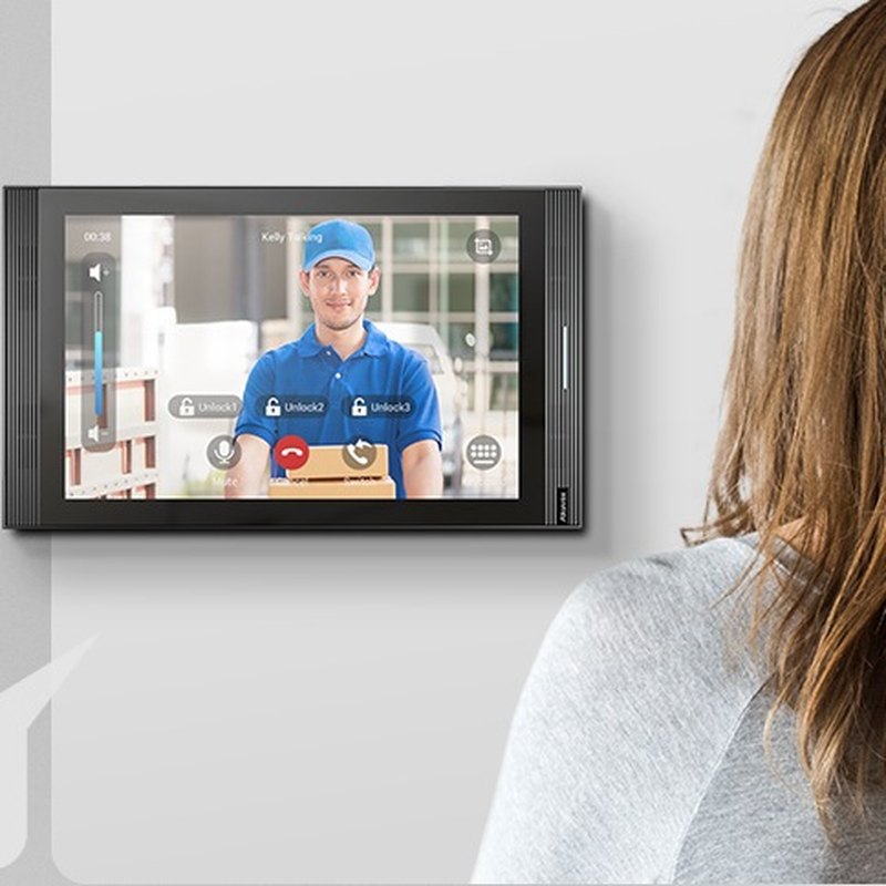 Akuvox S567 voice changer answering a delivery at the door