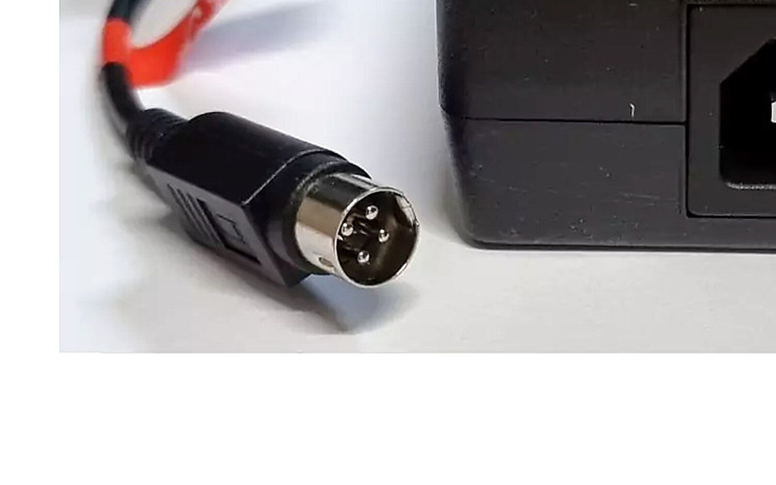 Round 4-pin 48V DC plug close-up