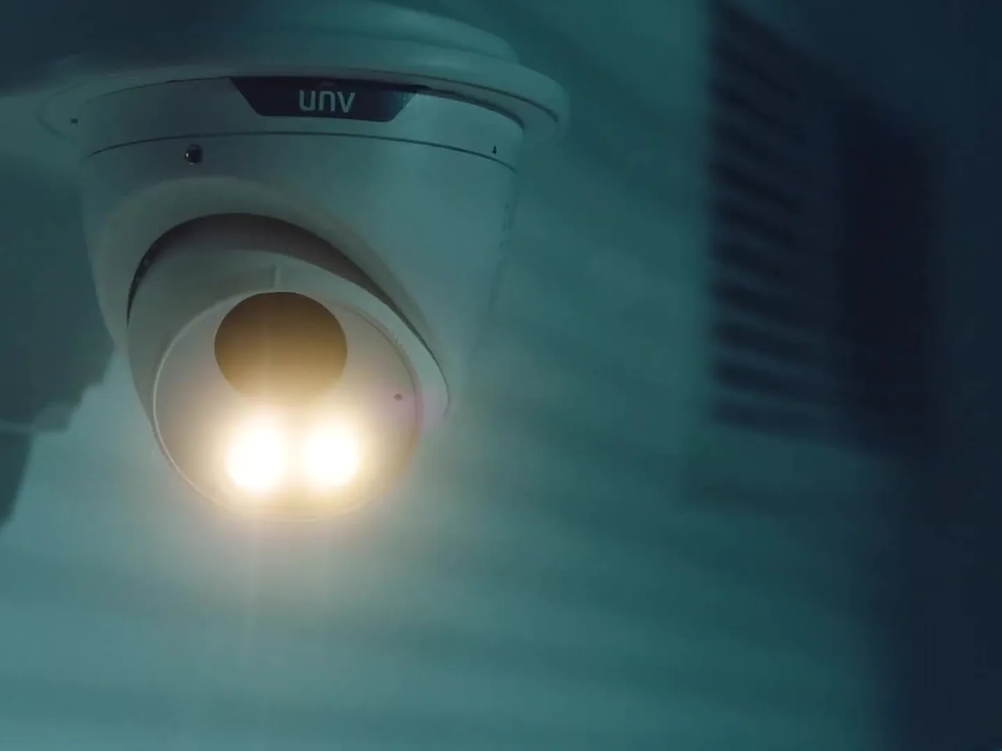 Uniarch Tri-Guard camera warning light at night